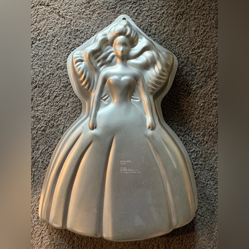 BARBIE CAKE PAN. Wilton Vintage cake pan. Good used condition.